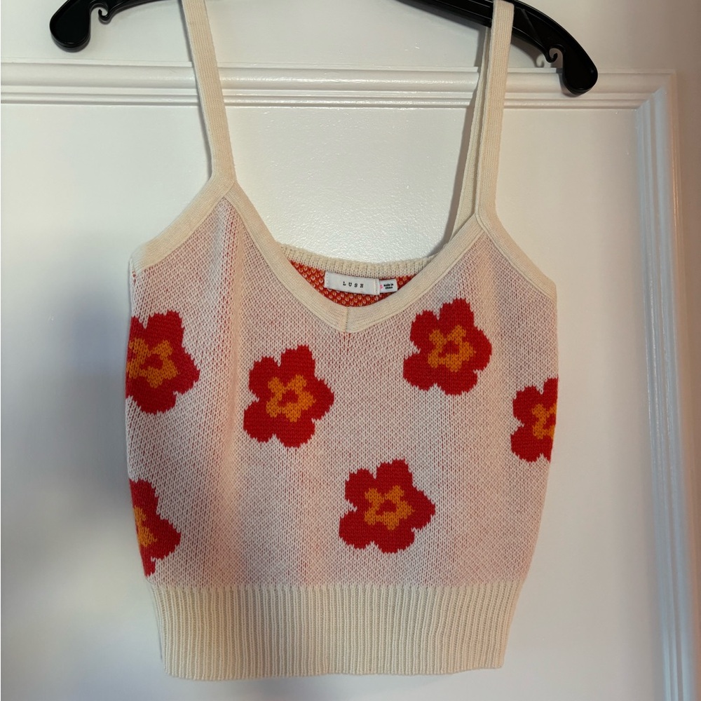 Lush Cream Fitted Graphic Crop Tank Top